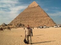 Jethoni foran Keopspyramiden