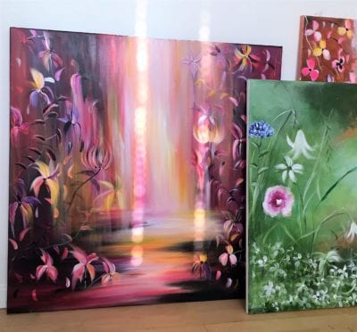 Oplev Anne Krøjer med de magiske blomstermalerier