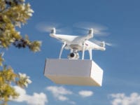 Drone med pakke, foto: Naviair
